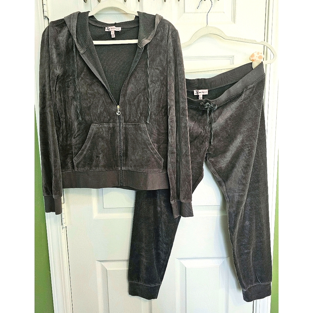 Y2K Vintage Juicy Couture Velor Tracksuit. Gray. Size: Large.